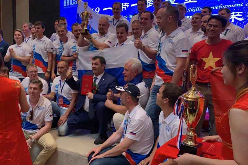Сварщик «Уральской Стали» победил на международном конкурсе в Китае