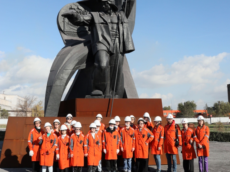 Новотроицкие школьники  воочию увидели масштабное производство Уральской Стали