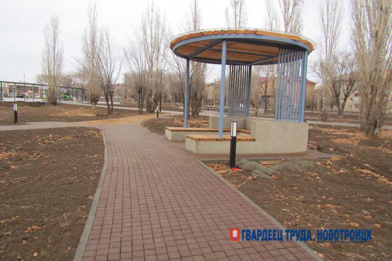 В Новотроицке специалисты ведут приемку выполненных работ по благоустройству городской площади