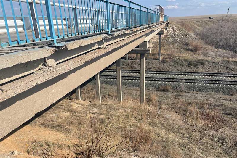 В НОВОТРОИЦКЕ НА ВРЕМЯ РЕМОНТА ЗАКРЫТ ДЛЯ ДВИЖЕНИЯ ТРАНСПОРТА МОСТ ЧЕРЕЗ ЖЕЛЕЗНУЮ ДОРОГУ