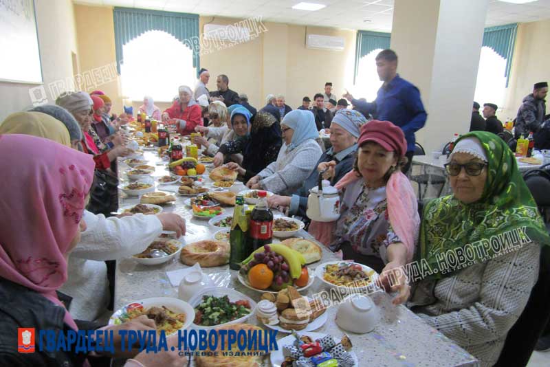 Новотроицкие мусульмане отмечают праздник Ураза-байрам