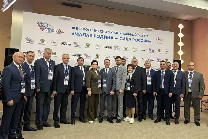 Представителей Оренбуржья отметили наградами на Всероссийском муниципальном форуме Малая родина – сила России»