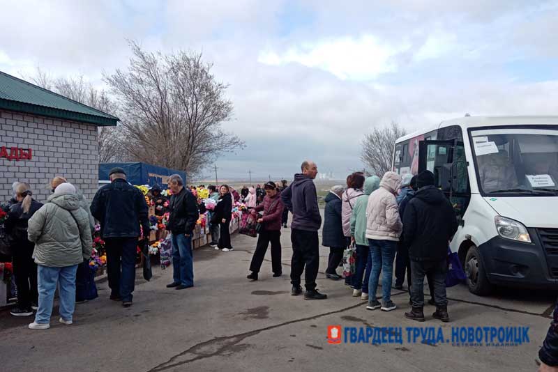 В День Радоницы новотройчане  навещают могилы родных и близких