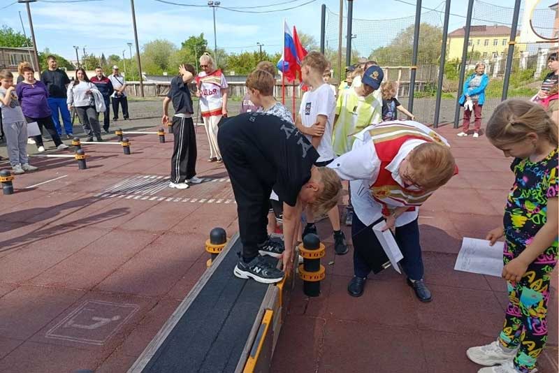 В Новотроицке на старты городского фестиваля ГТО вышли семейные команды