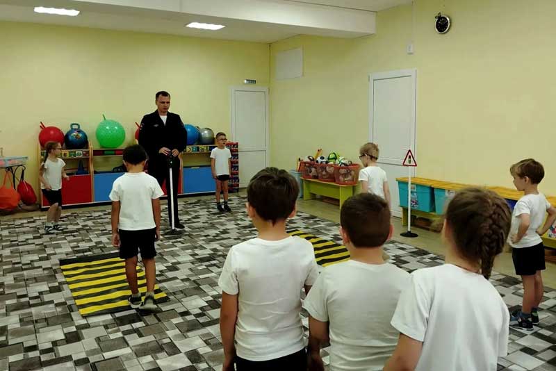Дошкольникам в Новотроицке рассказали о правилах дорожного движения
