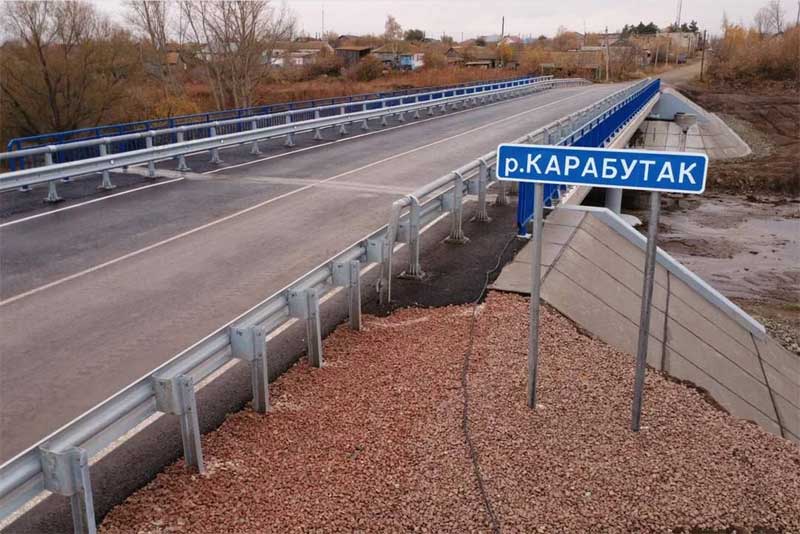 Впервые за 40 лет эксплуатации в Кваркенском районе Оренбуржья капитально отремонтировали мост через реку Карабутак