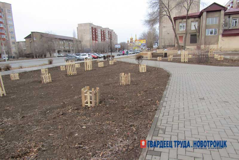 В Новотроицке завершаются работы по благоустройству каскада аллей на улице Советской