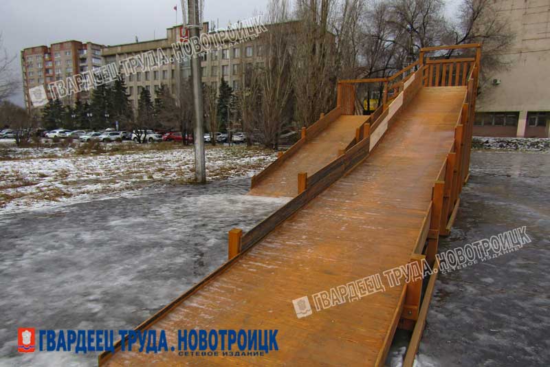 В Новотроицке к новогодним праздникам откроют три елки