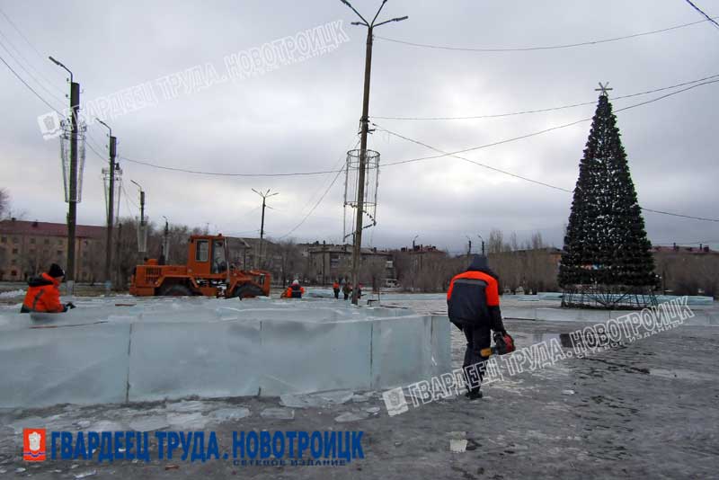 В Новотроицке к новогодним праздникам откроют три елки