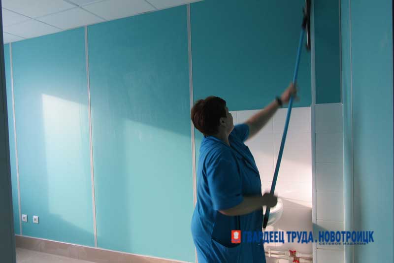 Глава Новотроицка Денис Меньшиков оценил работы по капитальному ремонту Детской городской больницы