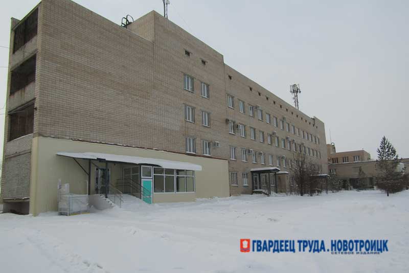 Глава Новотроицка Денис Меньшиков оценил работы по капитальному ремонту Детской городской больницы