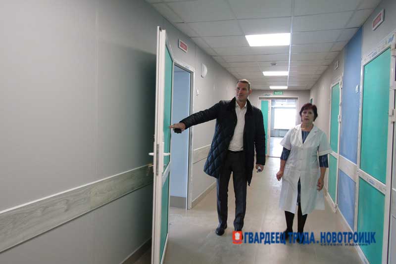 Глава Новотроицка Денис Меньшиков оценил работы по капитальному ремонту Детской городской больницы