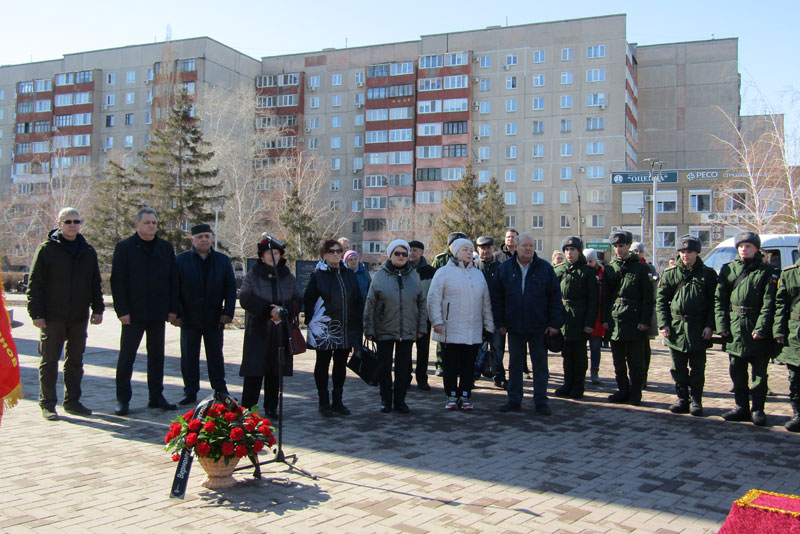 Новотройчане проводили в последний путь участника СВО Алексея Баландина