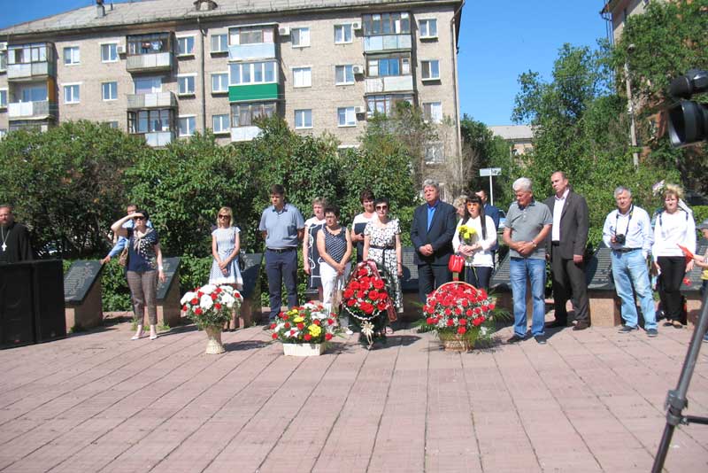 Поклонимся великим тем годам!