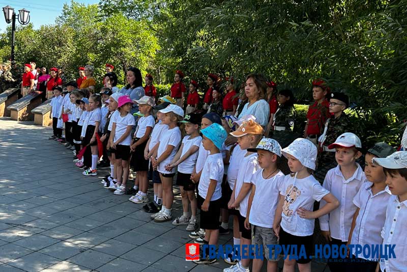 Новотройчане в День памяти и скорби собрались на траурный митинг