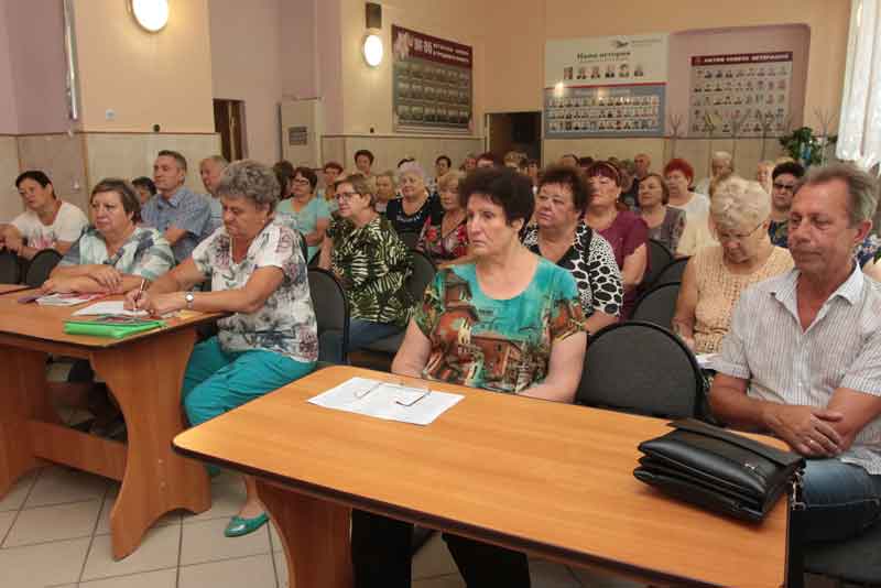 Евгений Маслов поздравил ветеранов «Уральской Стали» с Днем металлурга