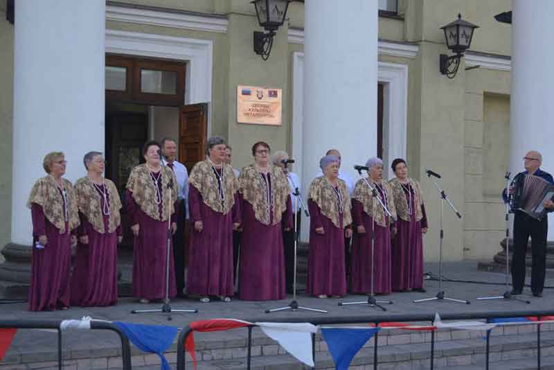 Новотроицк встретил День металлурга (фото)