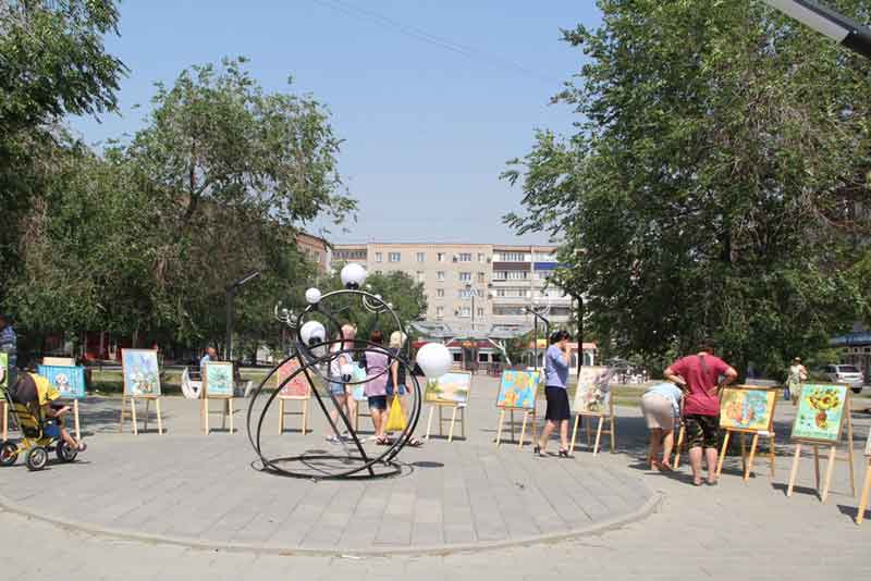 Юные художники добавили празднику красок (фото)