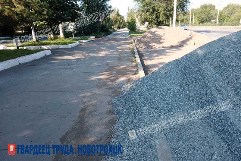 В Новотроицке приступили к благоустройству площади перед городским рынком