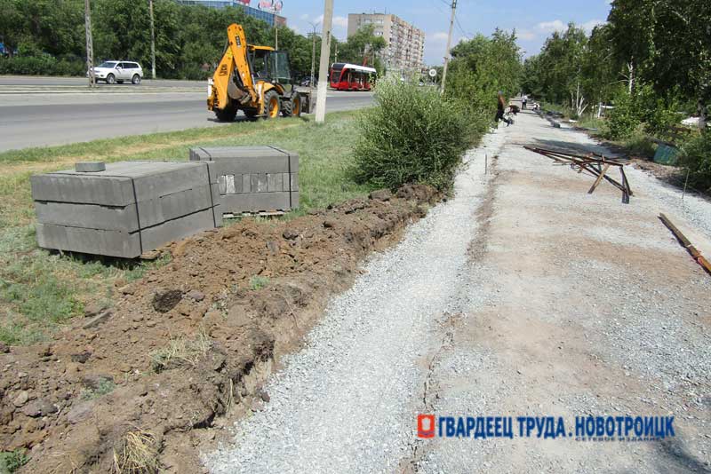 В Новотроицке приступили к благоустройству площади перед городским рынком