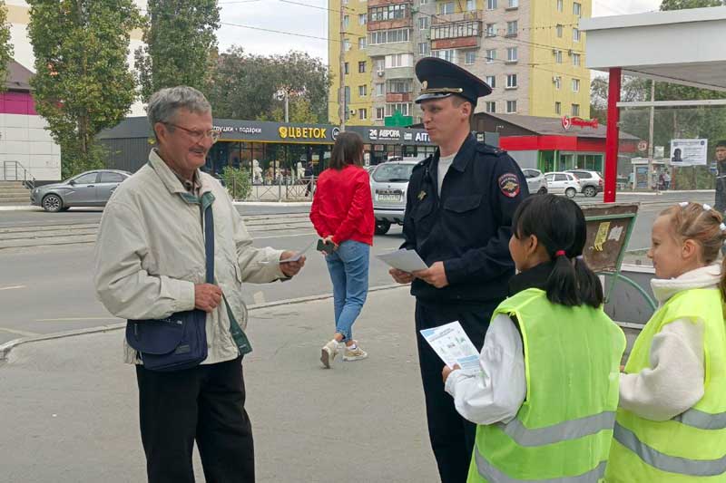 Сотрудники ГАИ и юные инспекторы дорожного движения в Новотроицке провели акцию «Внимание, пешеход!»