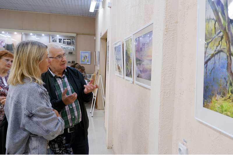 «Родное и близкое» Ирины Васильевой. Осенняя экспозиция в Новотроицком музее (0+)