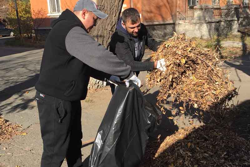 Металлурги «Уральской Стали» навели чистоту в родном городе