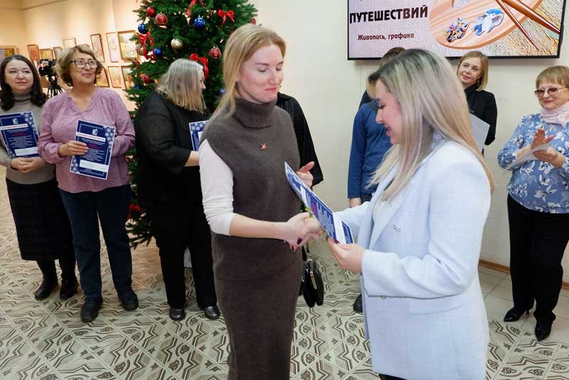 Предновогодняя художественная экспозиция «Палитра путешествий» открылась в Новотроицке (6+)