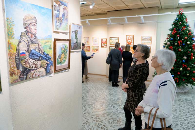 Предновогодняя художественная экспозиция «Палитра путешествий» открылась в Новотроицке (6+)