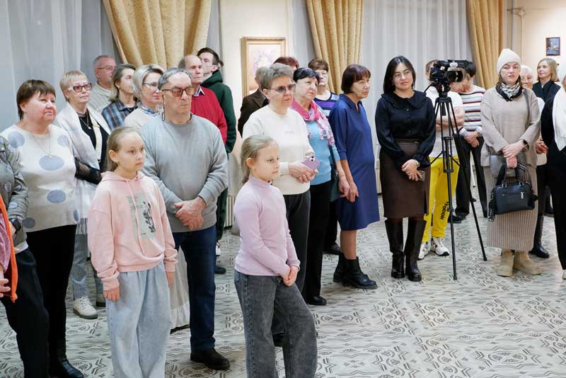 Предновогодняя художественная экспозиция «Палитра путешествий» открылась в Новотроицке (6+)