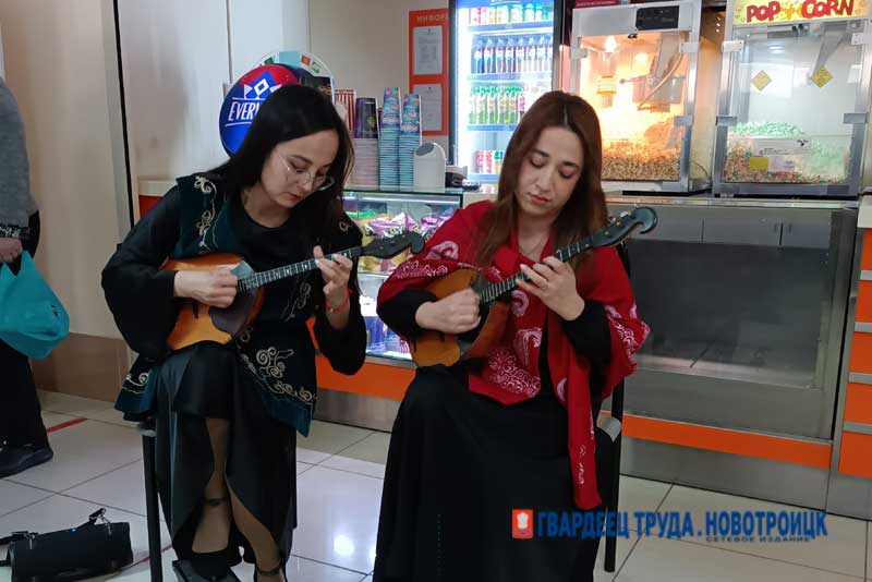 Вечер «В семье единой – Новый год» в 13-й раз собрал друзей