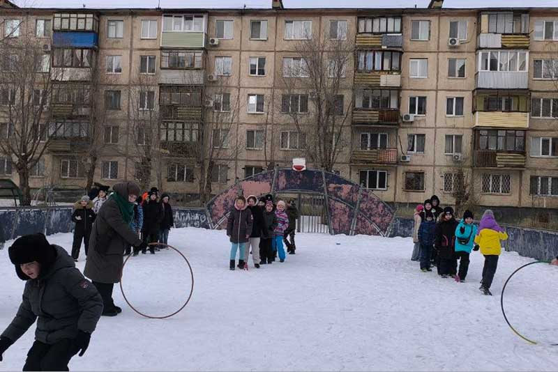 В Новотроицке «Зимние забавы» собрали воспитанников детских домовых клубов