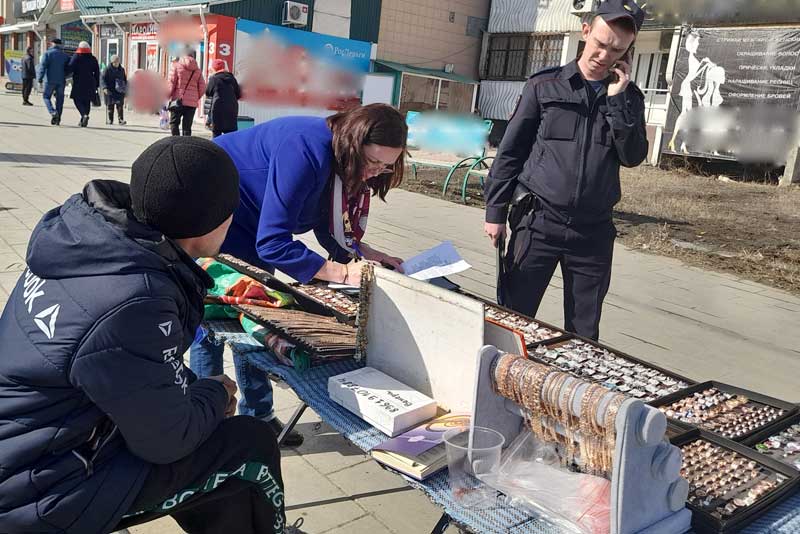 Весна. Несанкционированная торговля на улицах города снова оживилась