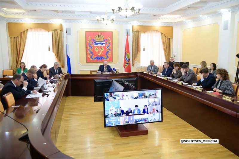 Заседание Правительства Оренбуржья: усиление контроля за работой управляющих компаний, долговременный уход за пожилыми людьми, завершение отопительного сезона