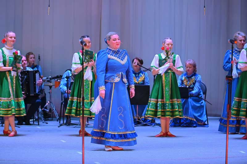 В Новотроицке с аншлагом прошел концерт народного ансамбля русской песни и танца «Изумруд»