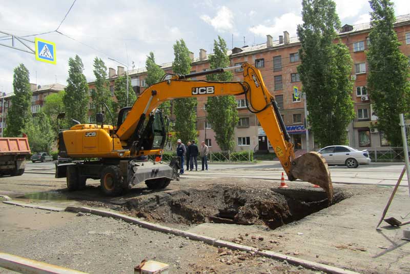 В Новотроицке приступили к замене водовода на улице Советской. Движение транспорта ограничено