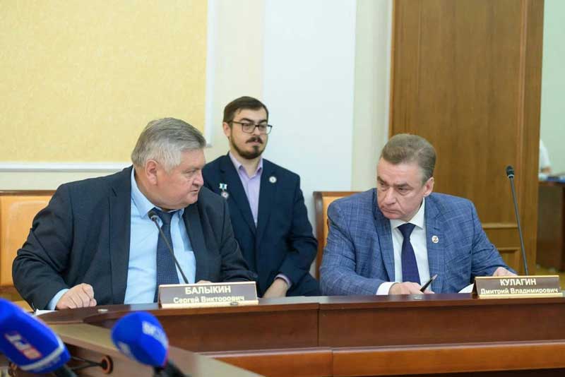 Более 20 важных вопросов по части строительства, ЖКХ, ремонта социальных объектов региона рассмотрели на заседании Правительства области