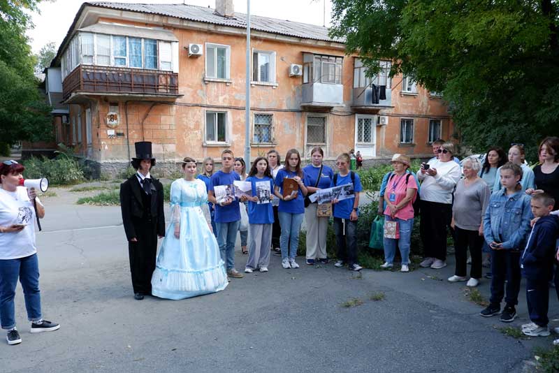 В Новотроицке участники необычного  фестиваля прошли «Вдоль по улице Пушкина»          6+