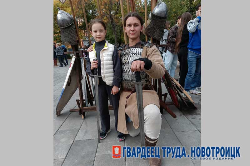 Новотройчане и гости города смогли окунуться в средневековую историю на фестивале «Наследие мастеров. Ремесленный путь»