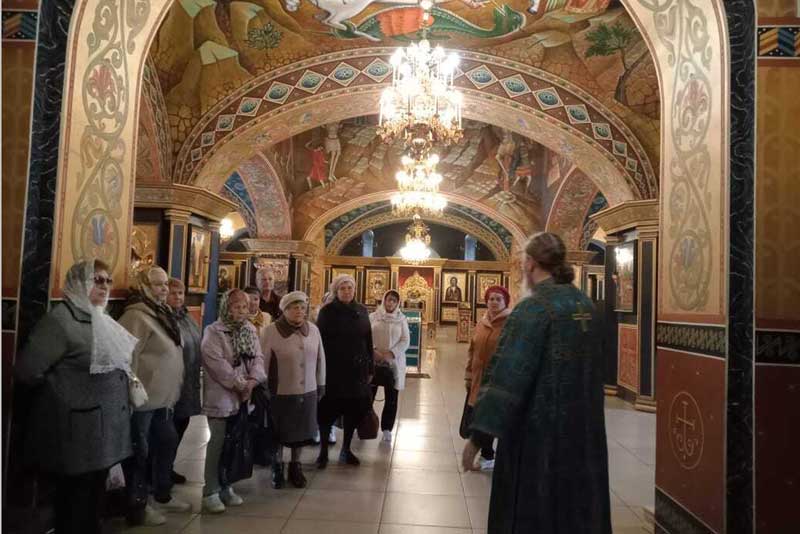 Новотроицкие активисты «Активного долголетия» погрузились в атмосферу архитектурного великолепия старейшего православного храма