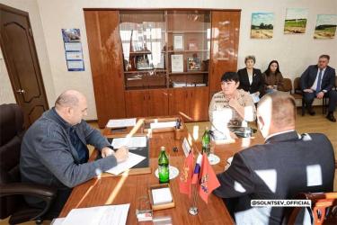 Евгений Солнцев во время рабочей поездки в Кваркенский район провел личный прием жителей