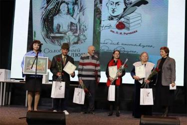 Новотройчану Александру Муленко вручена областная литературная премия имени П.И.Рычкова