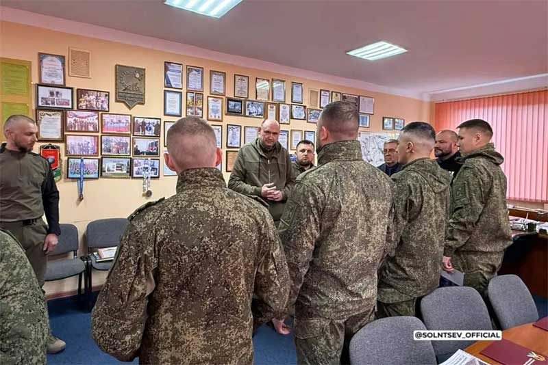 Бойцы из Оренбуржья в Луганской Народной Республике получили награды из рук губернатора области Евгения Солнцева