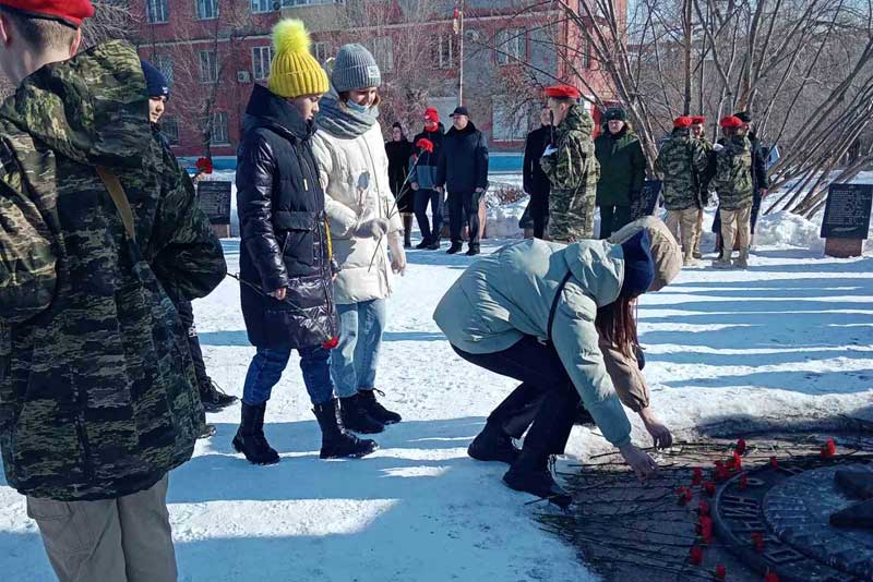 Чтить память героев Отечества