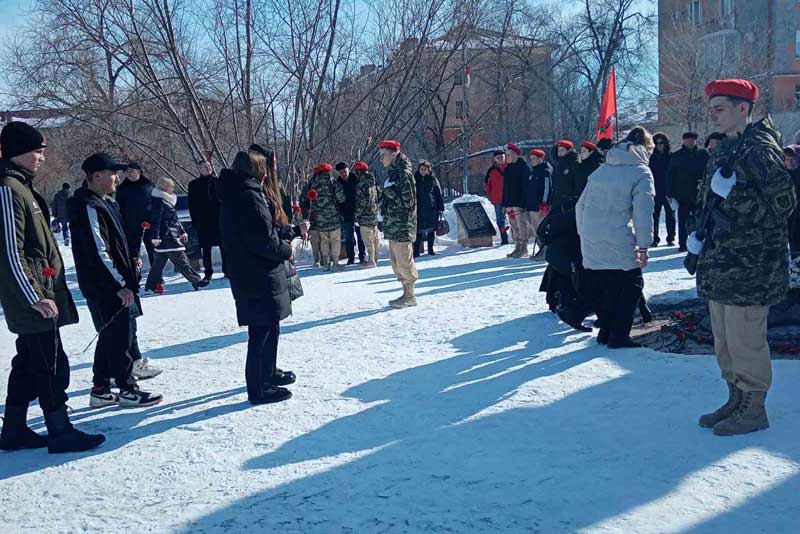 Чтить память героев Отечества