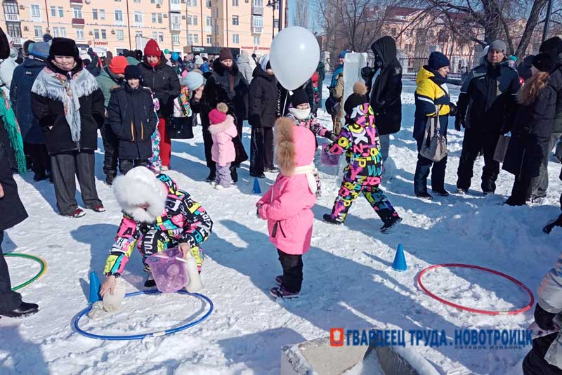 В последний день Масленицы новотройчане весело проводили зиму