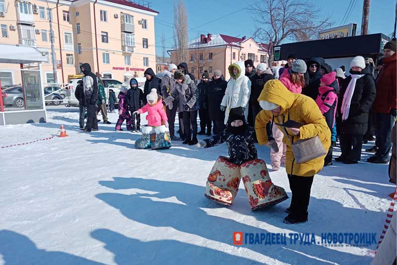 В последний день Масленицы новотройчане весело проводили зиму