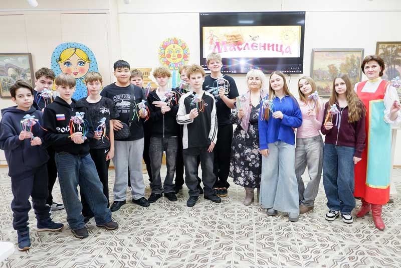 Сотрудники Новотроицкого музея устроили для детей проводы Масленицы (+6)