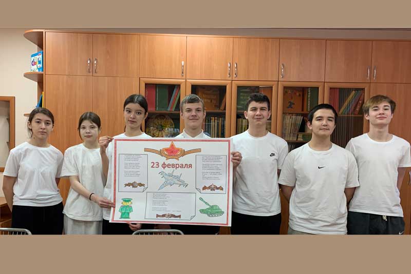 Мужчины новотроицкой газеты «Гвардеец труда» получили от воспитанников школы-интерната поздравительный видеоролик