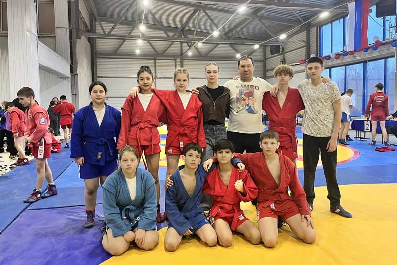 Юные новотроцкие самбисты вернулись с межрегиональных соревнований с наградами